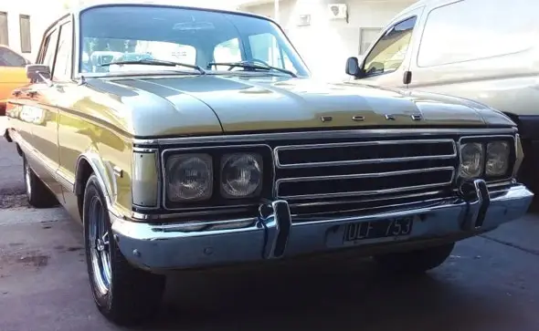 Ford Falcon Deluxe