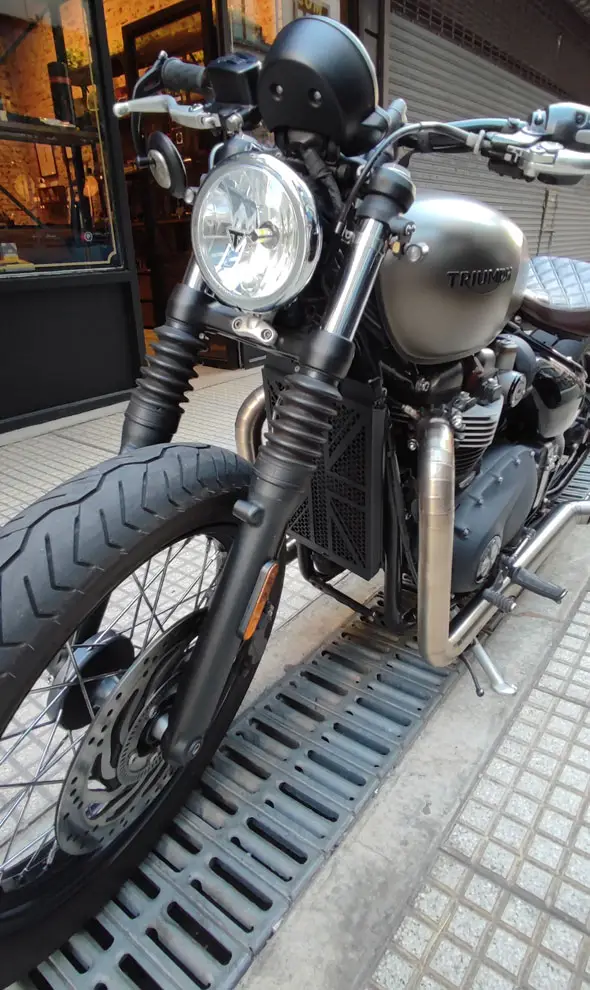 Triumph  Bobber 1200