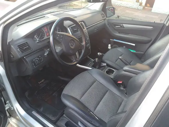 Mercedes Benz  B 180