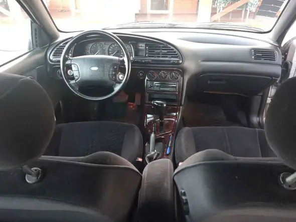 Ford  Mondeo 2.0 GHIA AT