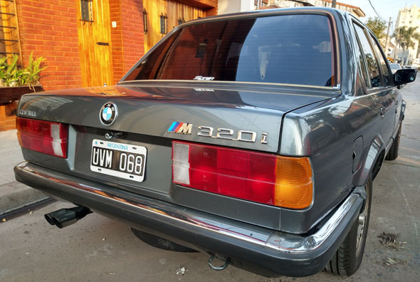 BMW  320i
