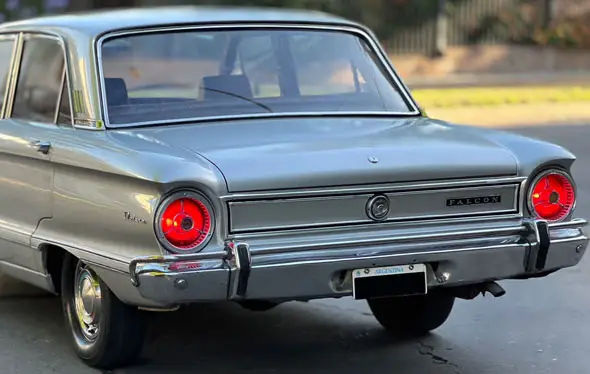 Ford Falcon Deluxe