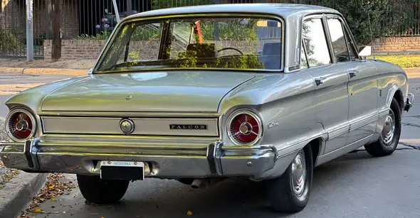 Ford Falcon Deluxe