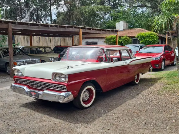 Ford 300 Custom