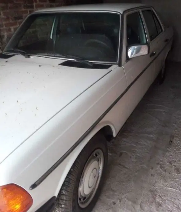 Mercedes Benz  230 E