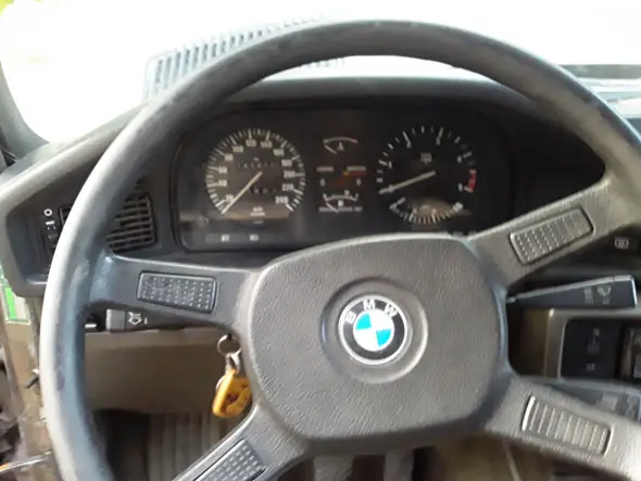BMW  528E