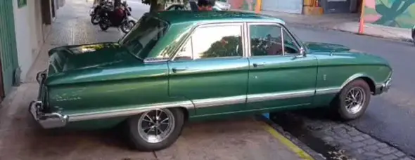Ford Falcon Deluxe