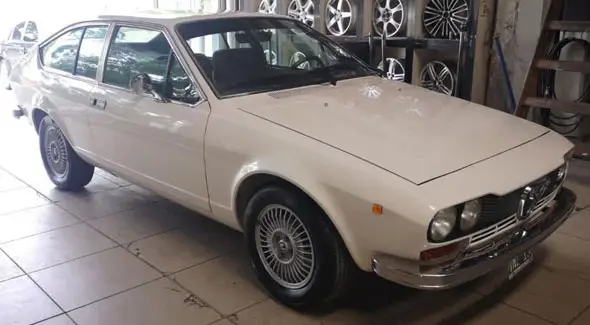 Alfa Romeo  GTV2000