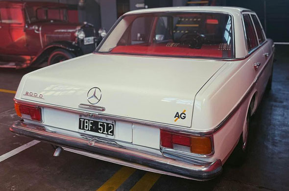 Mercedes Benz 200D W115 - Foto 3