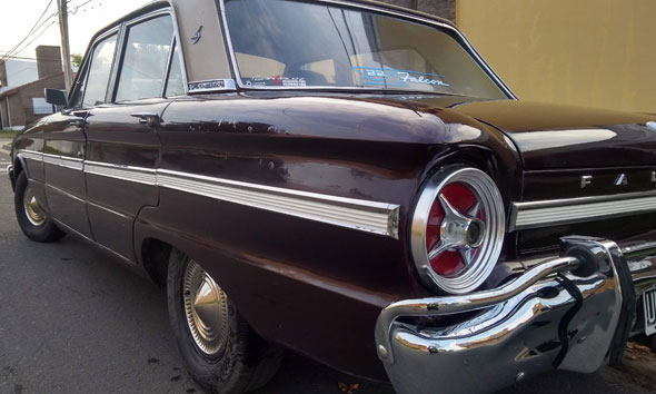 Ford Falcon Deluxe