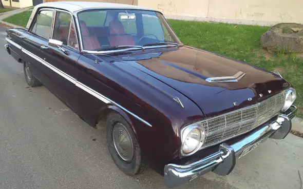Ford Falcon Deluxe