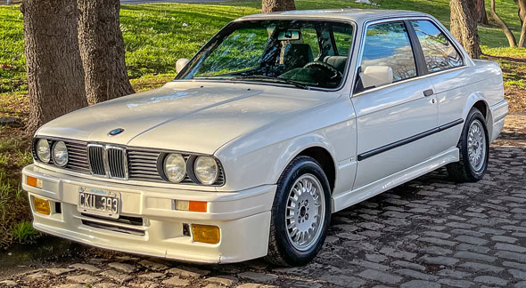 BMW E30 320i Coupé