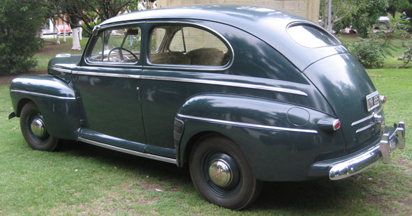Ford Tudor V8 Deluxe 1946