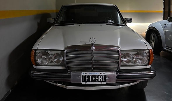 Mercedes Benz  230E