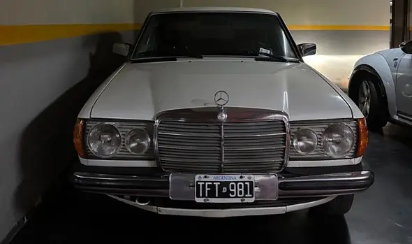 Mercedes Benz  230E