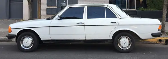 Mercedes Benz 230E