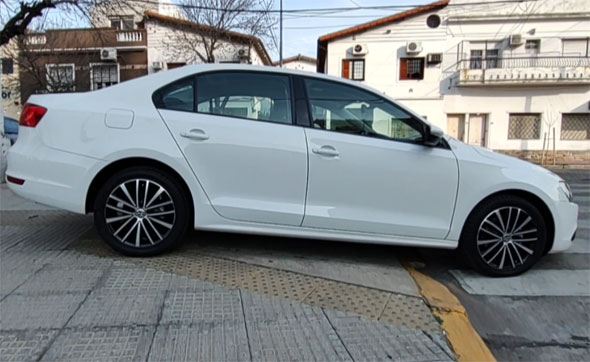 Volkswagen Vento 2.5 Luxury