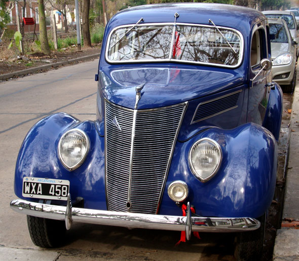 Ford 1937 De Lujo