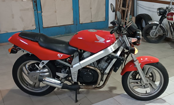 Honda Hawk NT650 - Foto 4