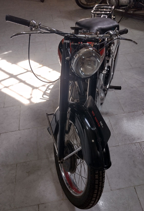 Ariel 500 Red Hunter