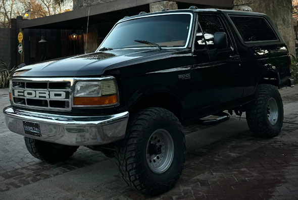 Ford Bronco V8