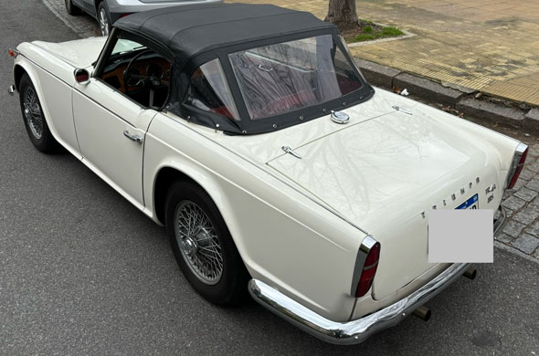 Triumph TR4