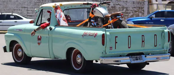 Ford  F 100 V8