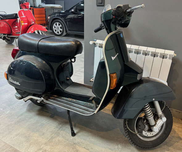 Piaggio Vespa PX