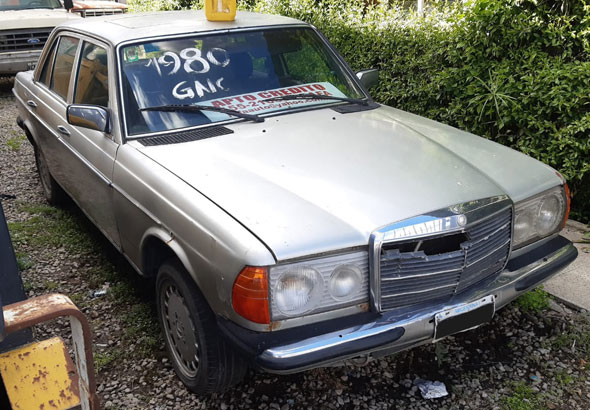 Mercedes Benz 230E