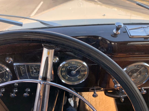 Mercedes Benz 220 Sedán