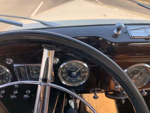 Mercedes Benz 220 Sedán