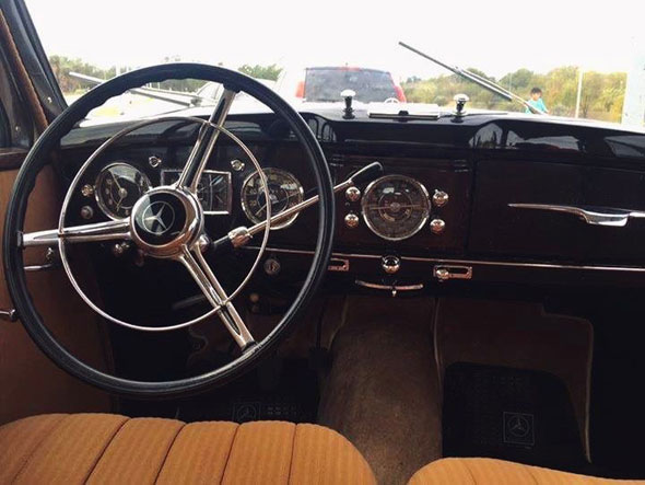 Mercedes Benz 220 Sedán