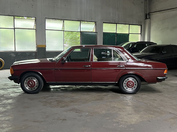 Mercedes Benz W123 230E