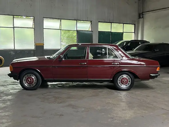 Mercedes Benz W123 230E