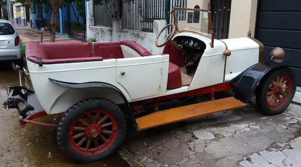 Overland Sedán