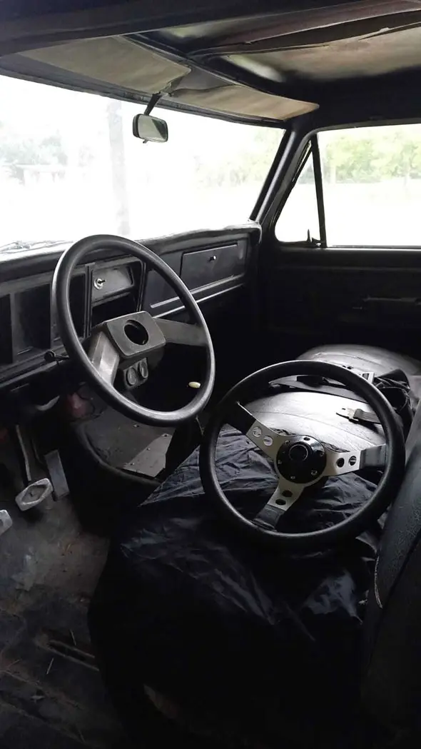 Ford F100 V8