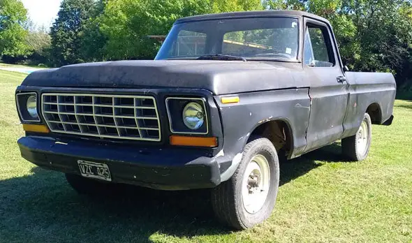 Ford F100 V8