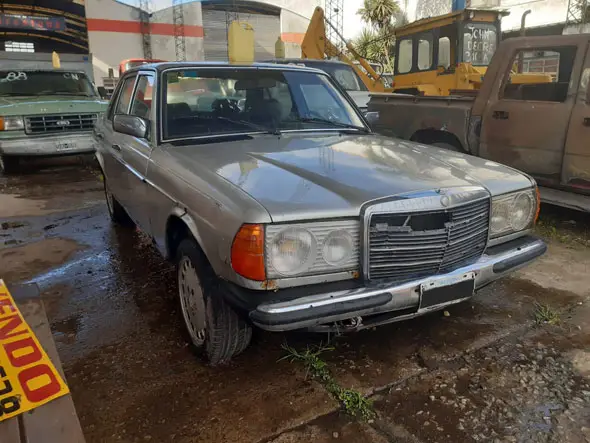 Mercedes Benz 230E