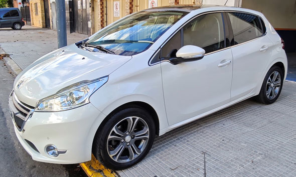 Peugeot 208 Feline Pack Cuir