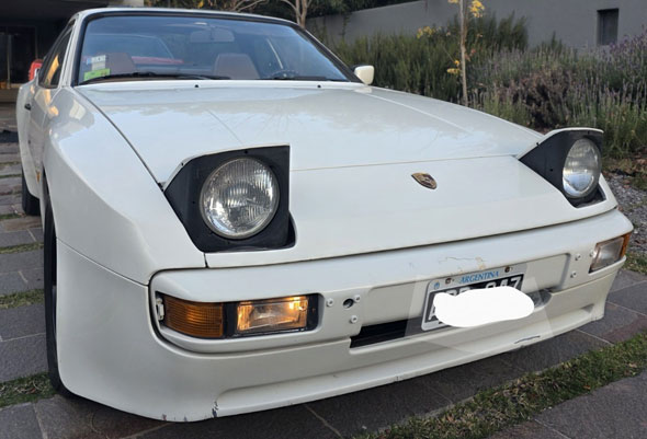 Porsche 944