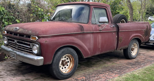 Ford F100 V8
