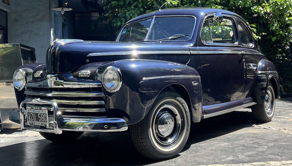 Ford V8 Coupé Deluxe