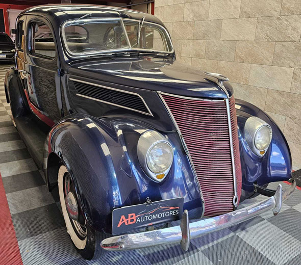 Ford 1937 Sedán