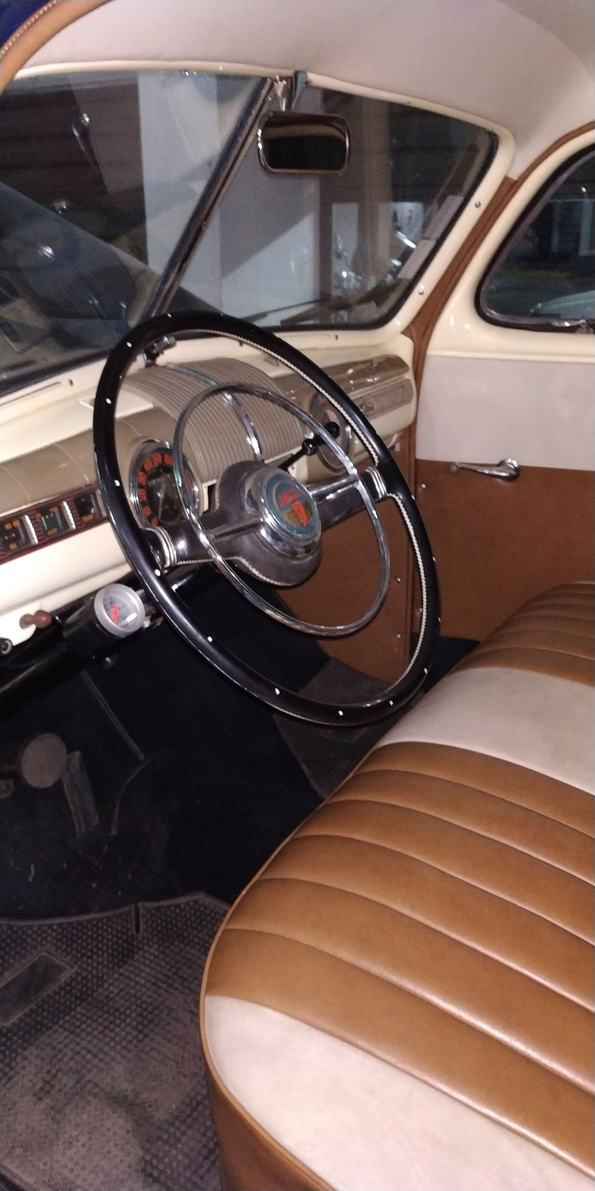 Ford Sedán 4 Ptas. De Luxe 1946 - Foto 3