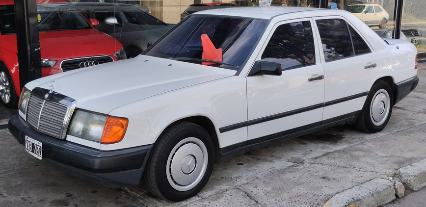 Mercedes Benz W124 200E