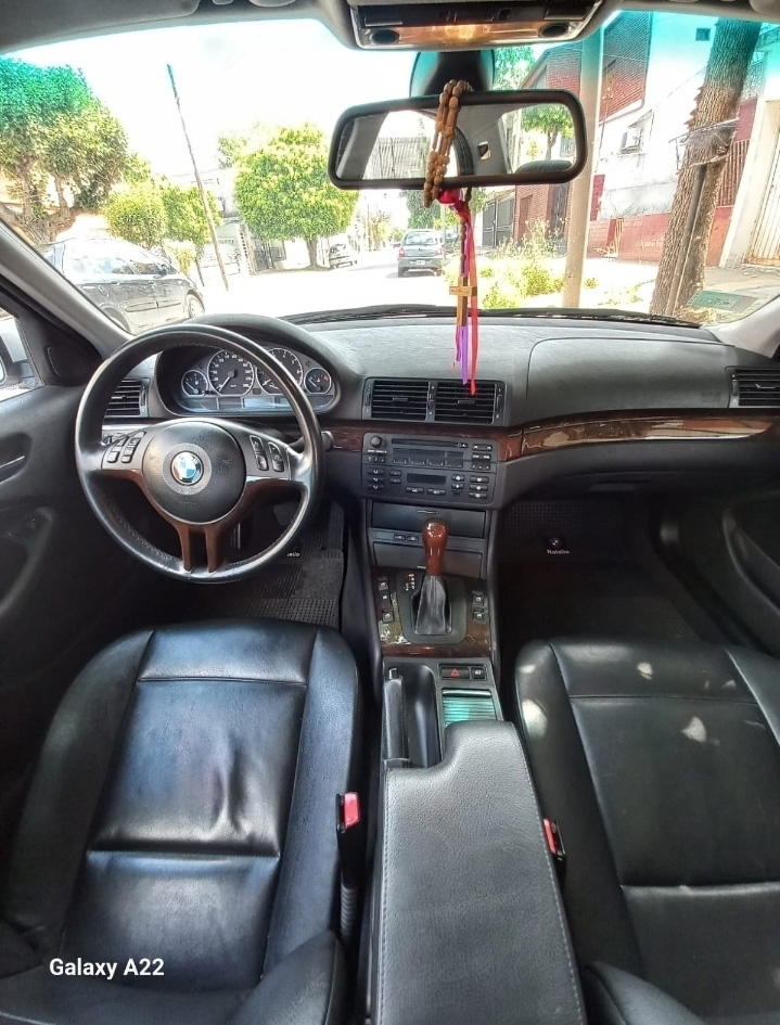 BMW 330i - Foto 3