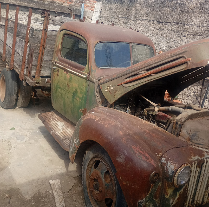 Ford 1946 V8