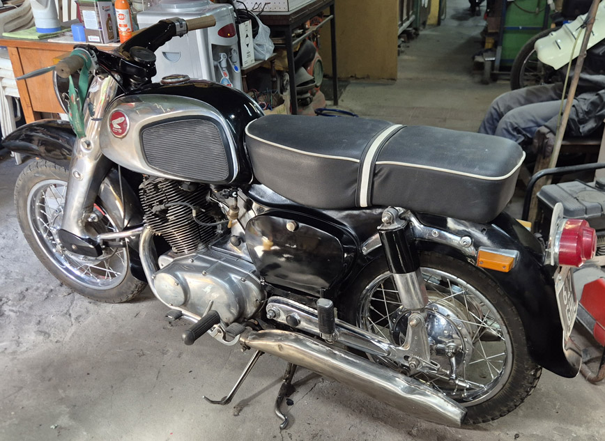 Honda Dream 300 - Foto 4