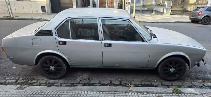 Alfa Romeo Alfetta 2000 - Foto 3