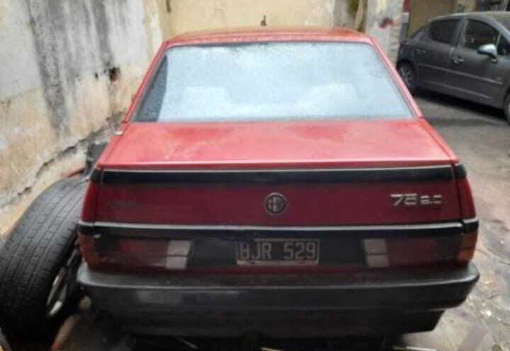 Alfa Romeo Alfa 75 - Foto 2